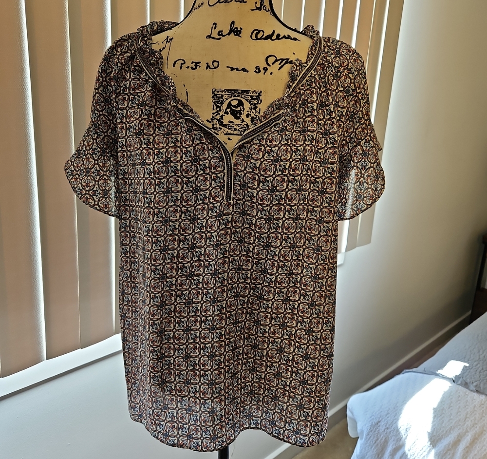 Max Studio Navy and White Geometric Short-Sleeve Blouse